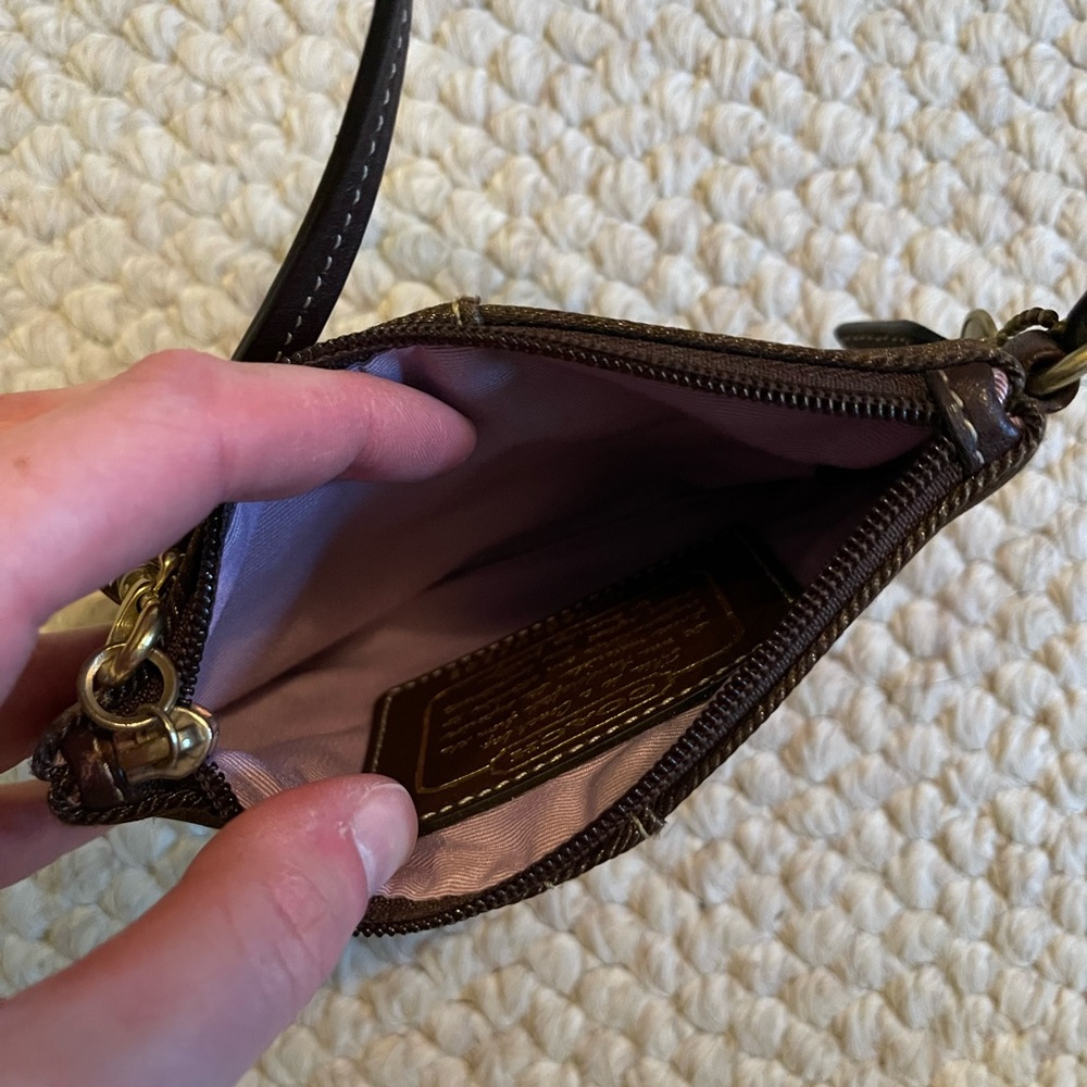 Coach wristlet-signature logo - Picture 3 of 3